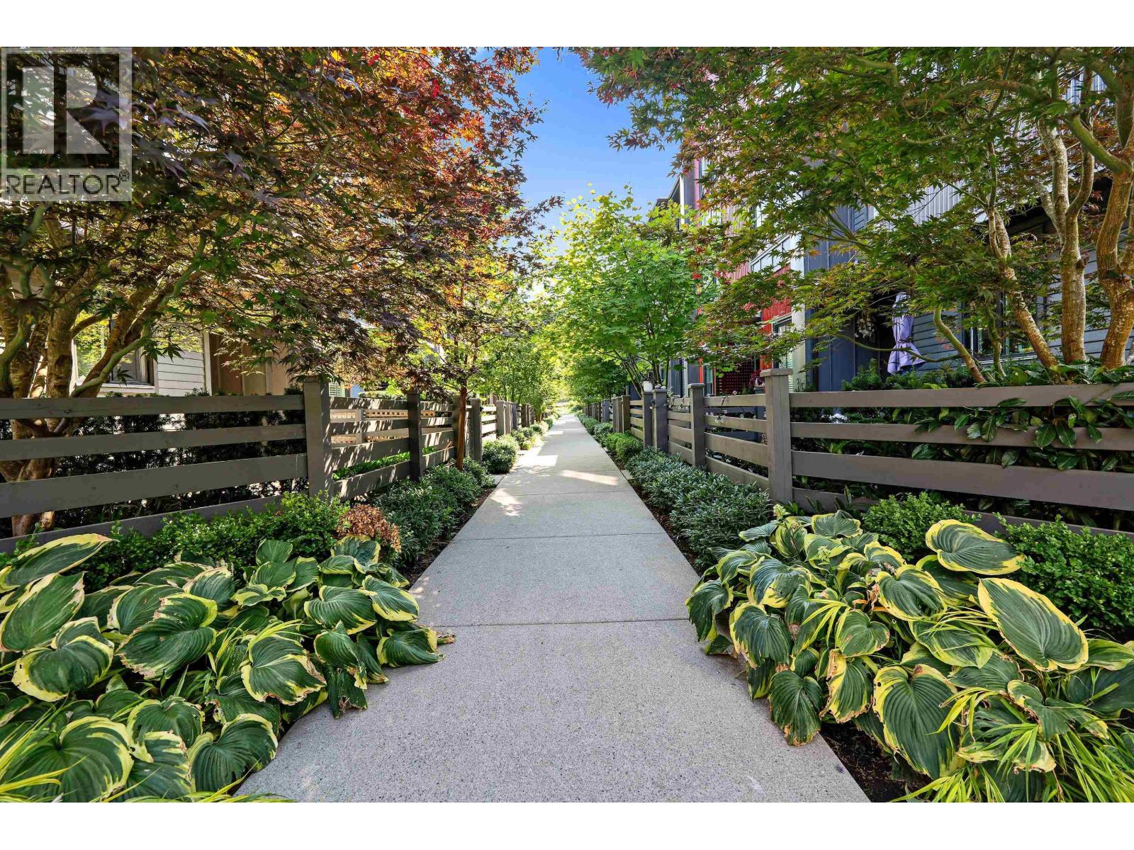 1374 MARINASIDE PLACE, Squamish