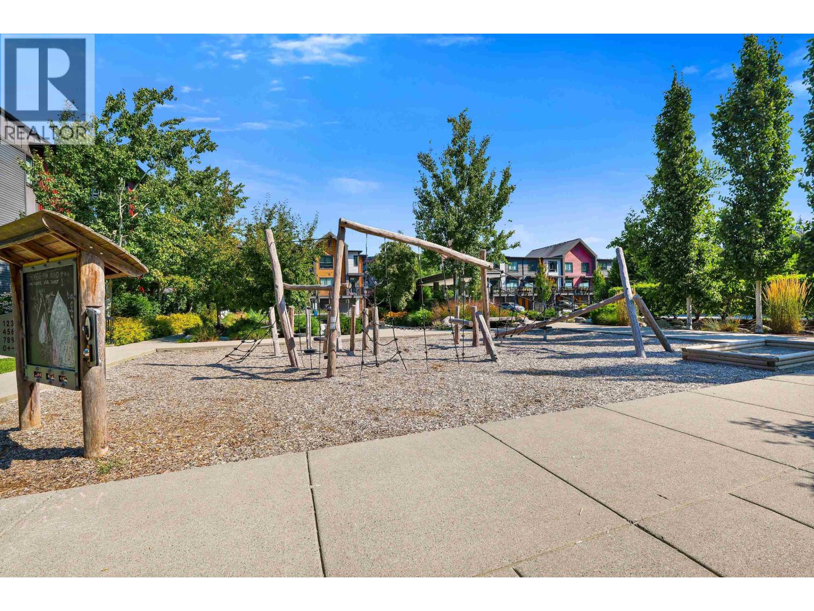 1374 MARINASIDE PLACE, Squamish