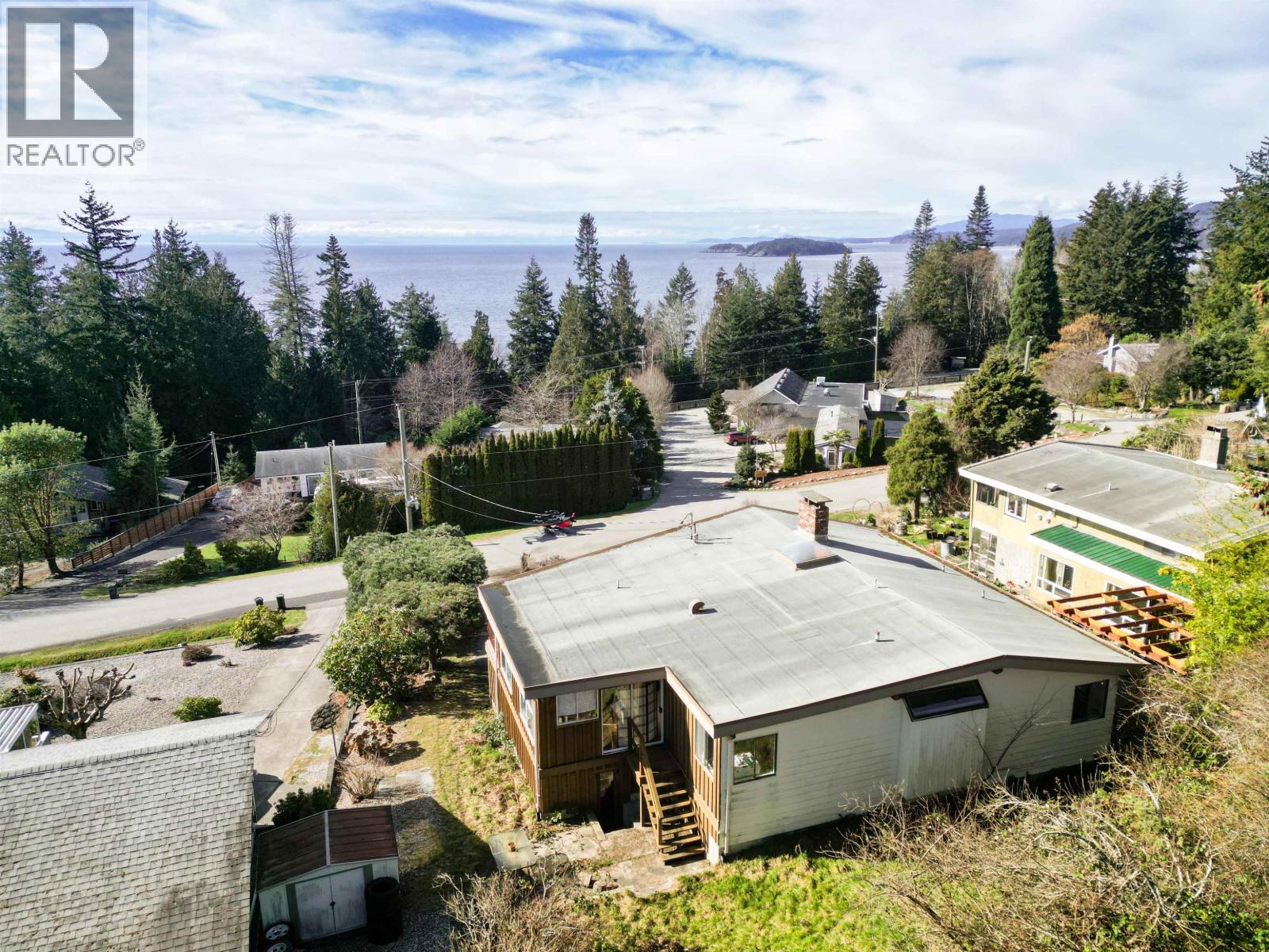 4934 GEER ROAD, Sechelt
