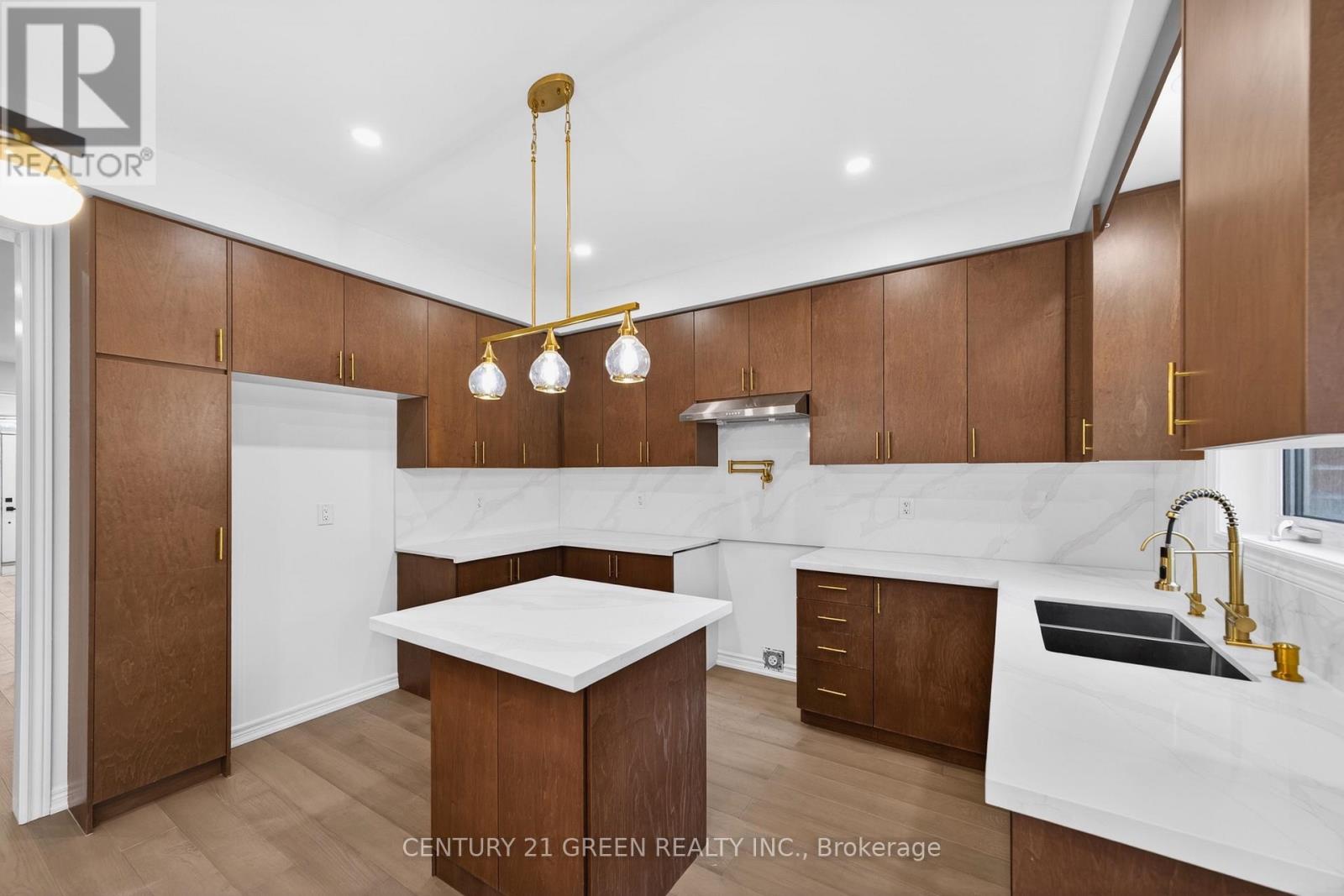 496 GEORGE RYAN AVENUE - 17