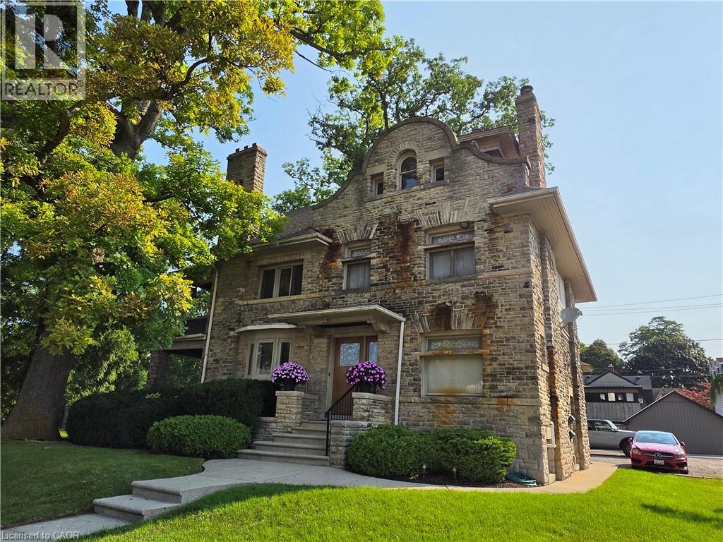 71 NORFOLK Street N - 1