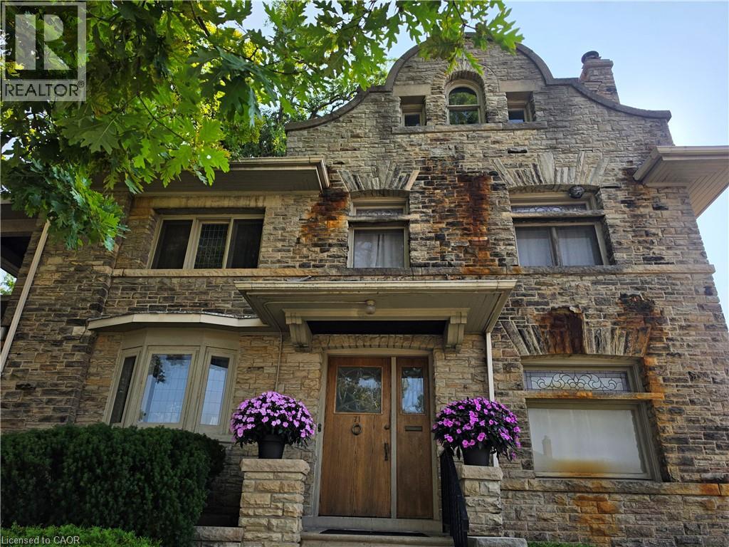 71 NORFOLK Street N - 2