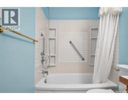 138 Athabasca Street W, Moose Jaw, SK S6H2B7 Photo 28
