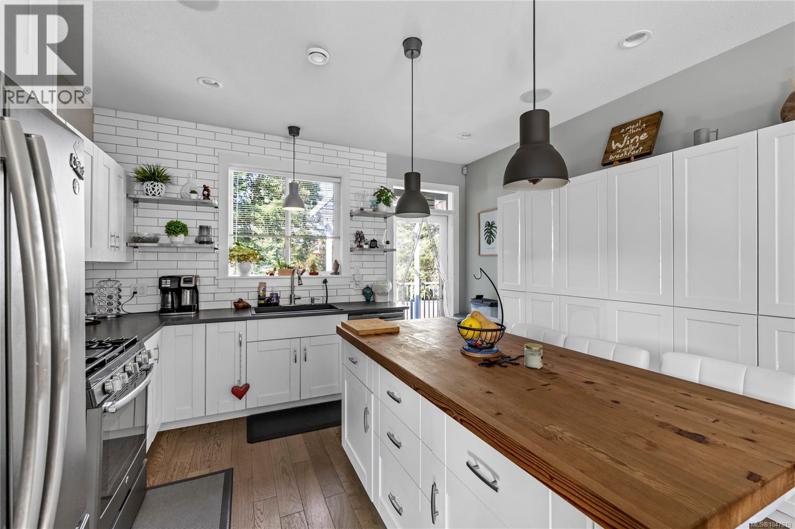 513 Martina Way - Image 31