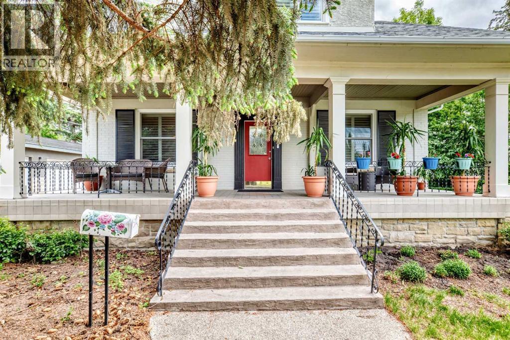 4112 8 Street Southwest