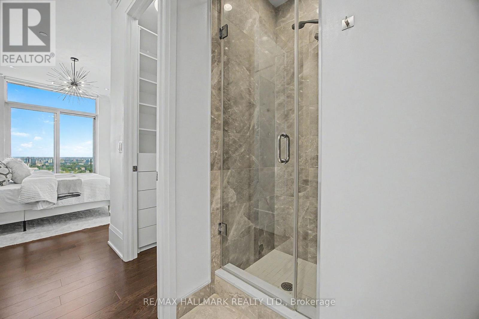 #PH15 101 ERSKINE AVENUE - Image 31