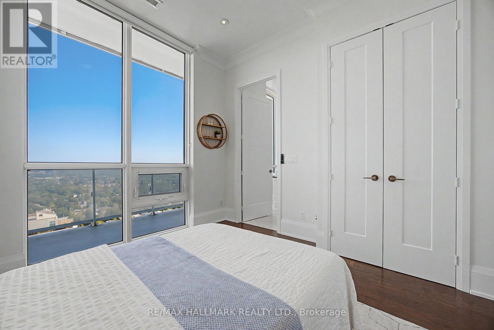 #PH15 101 ERSKINE AVENUE - Image 33