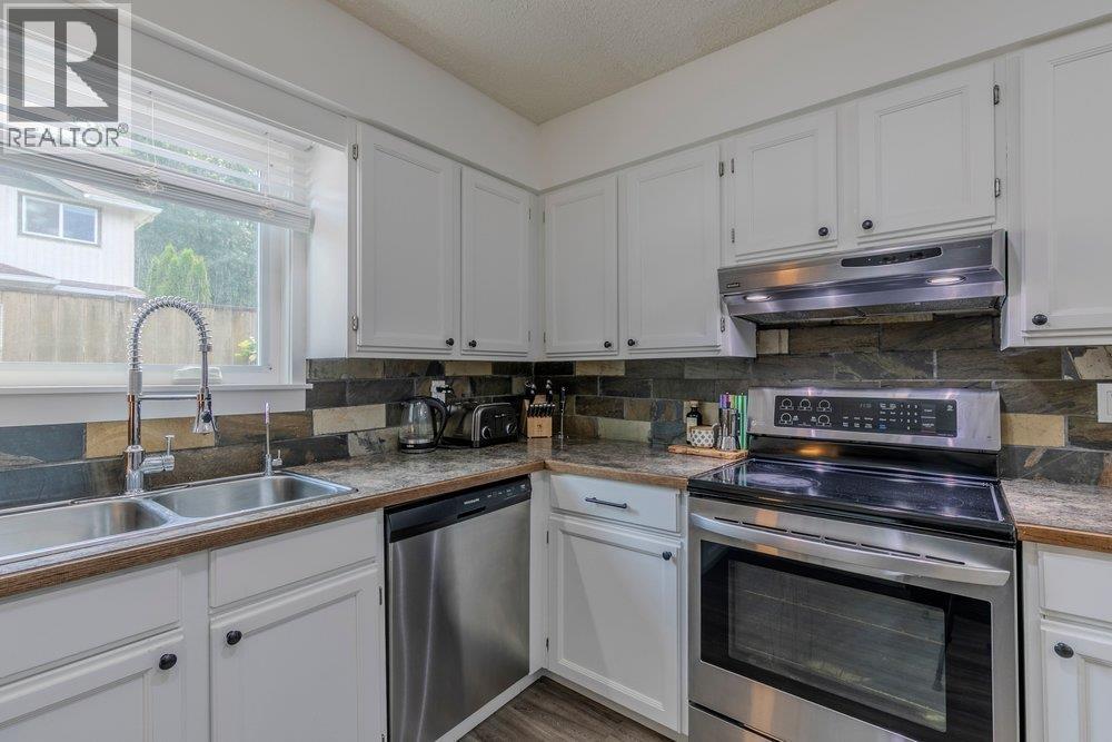3 Bed, 3 Bath House for Sale in Squamish – 15 39752 GOVERNMENT ROAD, Squamish – MLS# R3156110 - Image 18