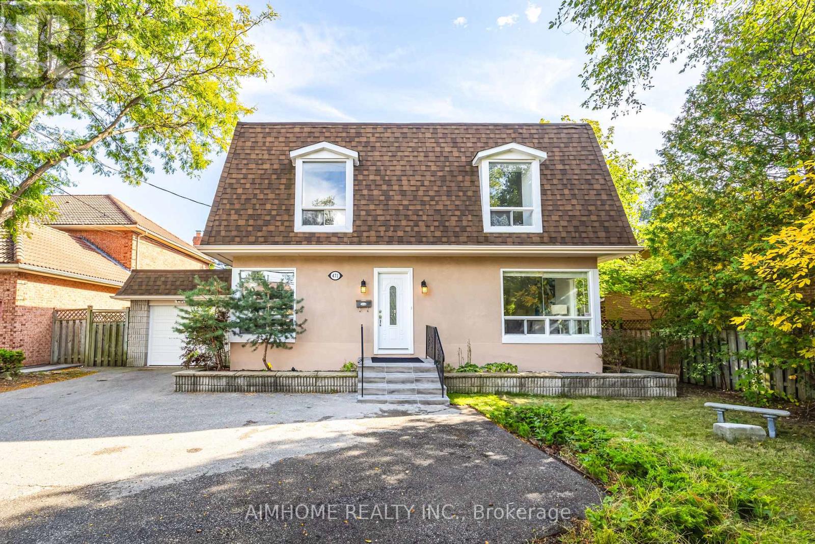 Photo of 471 Cummer Avenue