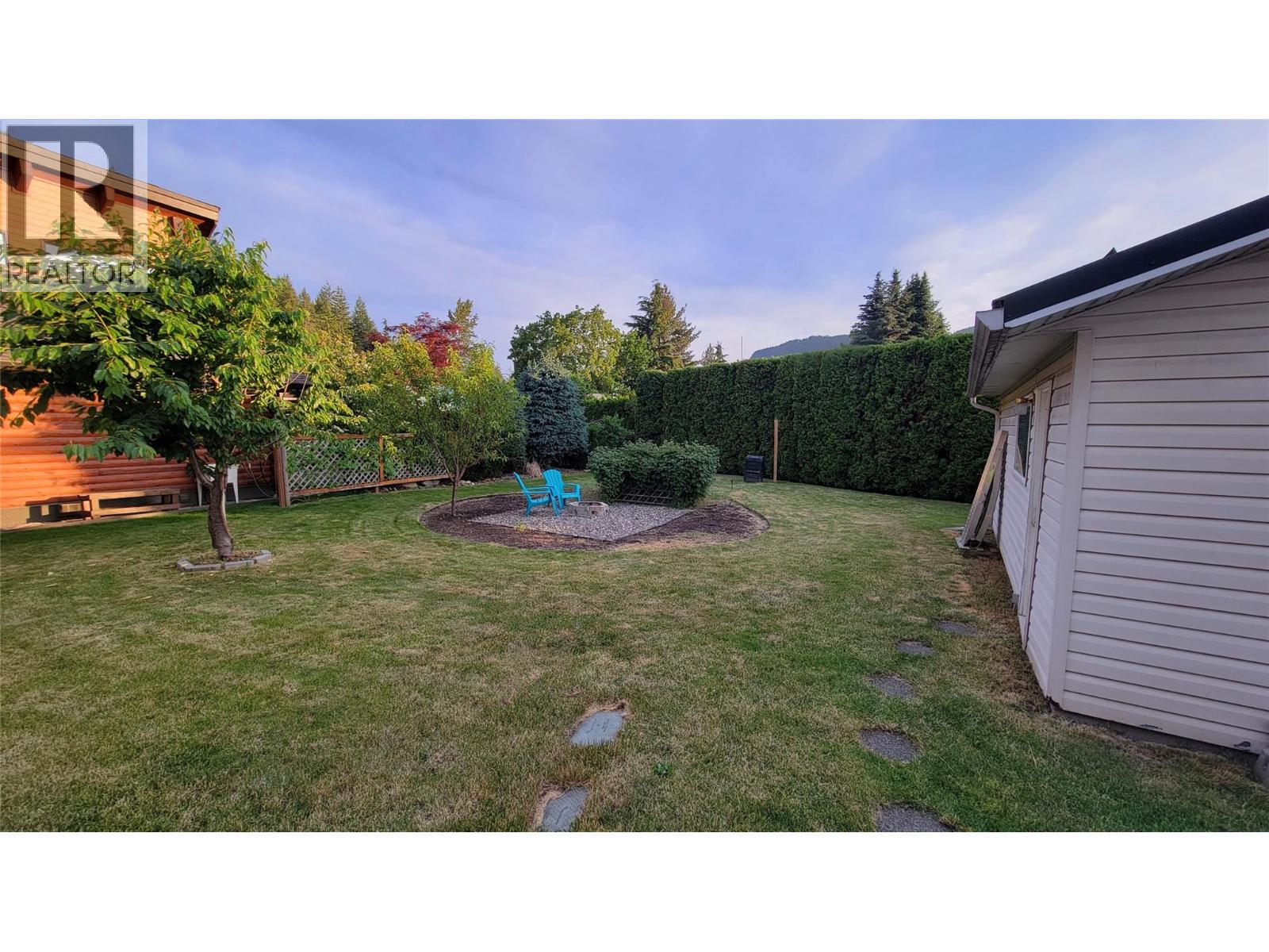 422 Dogwood Avenue, Sicamous