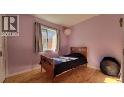 Foyer - 422 Dogwood Avenue, Sicamous, BC V0E2V1 Photo 9