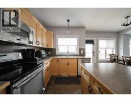 4pc Bathroom - 521 Walnut Crescent, Fort Mcmurray, AB T9K0M9 Photo 7