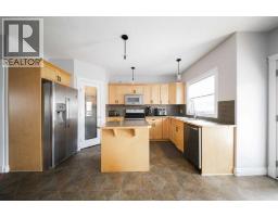 4pc Bathroom - 521 Walnut Crescent, Fort Mcmurray, AB T9K0M9 Photo 6