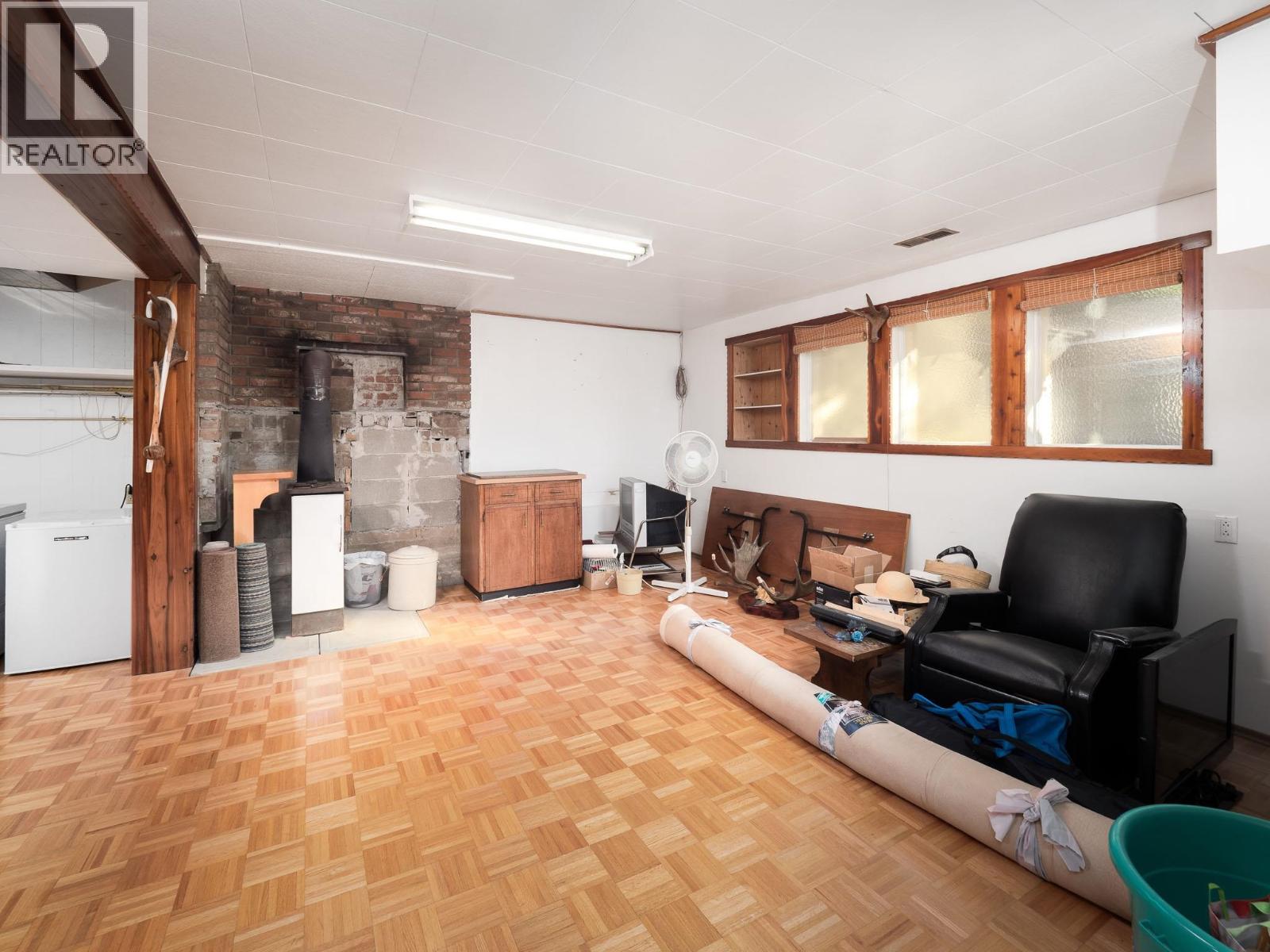 1688 AINTREE DRIVE - 18