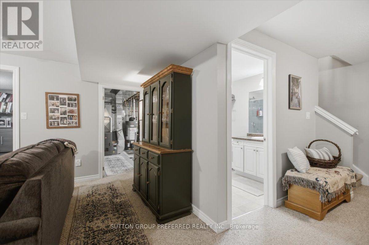 #72 869 WHETHERFIELD STREET - Image 38