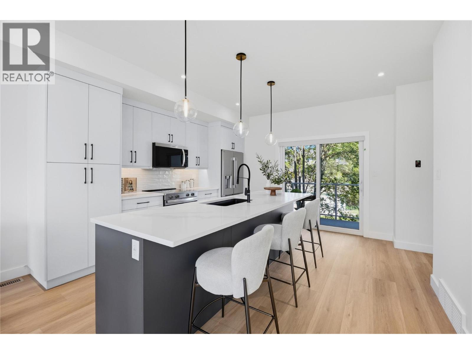 #101 143 Green Avenue - 7