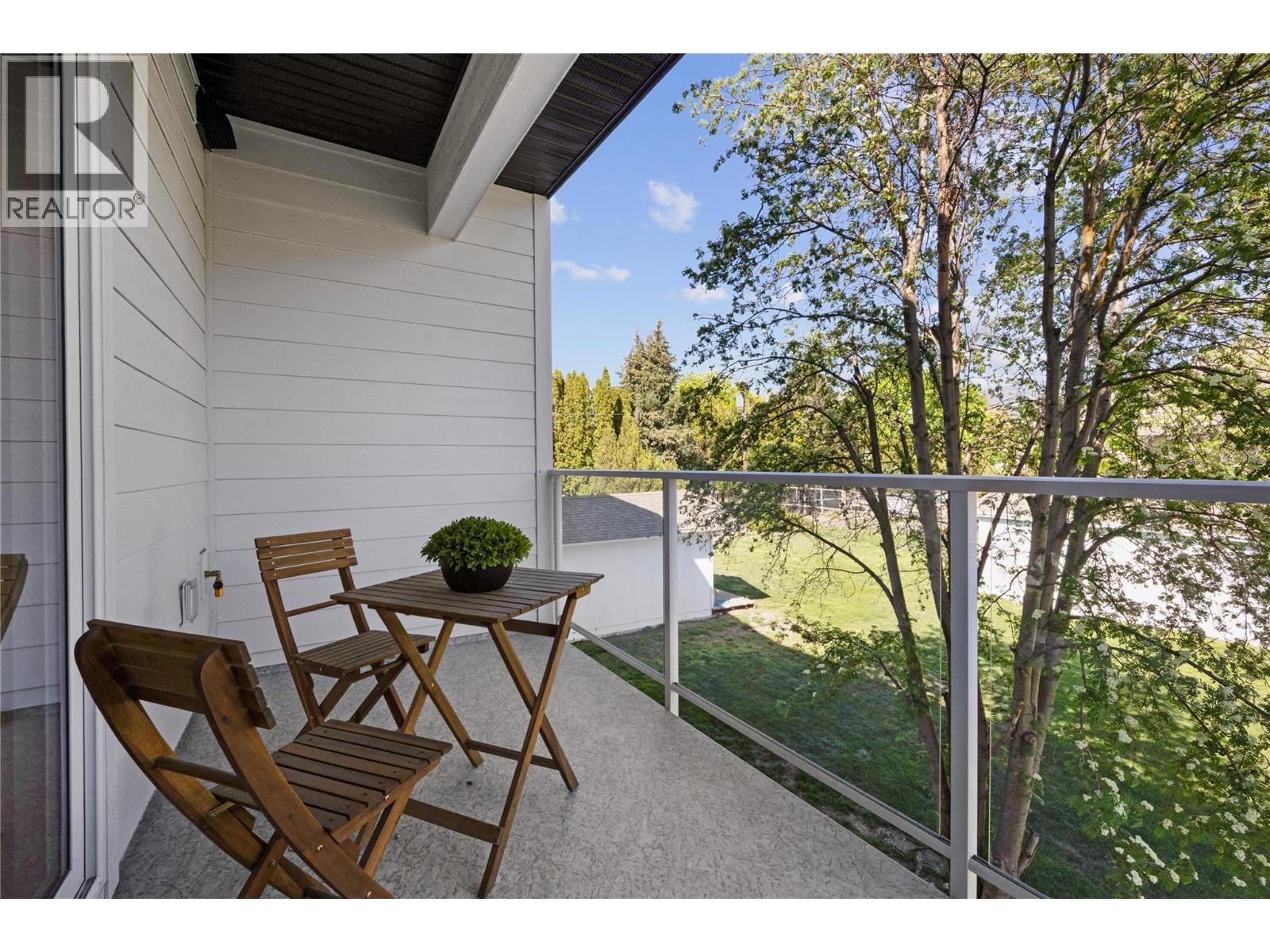 #101 143 Green Avenue - 40