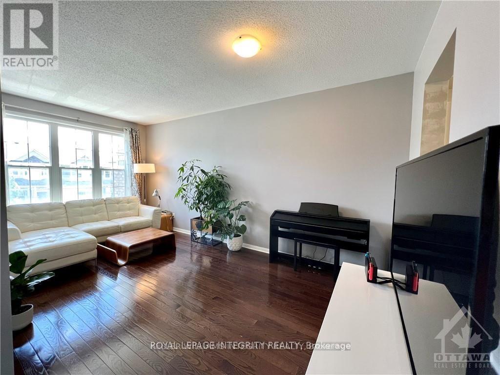 4 Bed, 3 Bath House for Rent in Ottawa – 140 BATTERSEA CRESCENT, Ottawa – MLS# X13679556 - Image 12