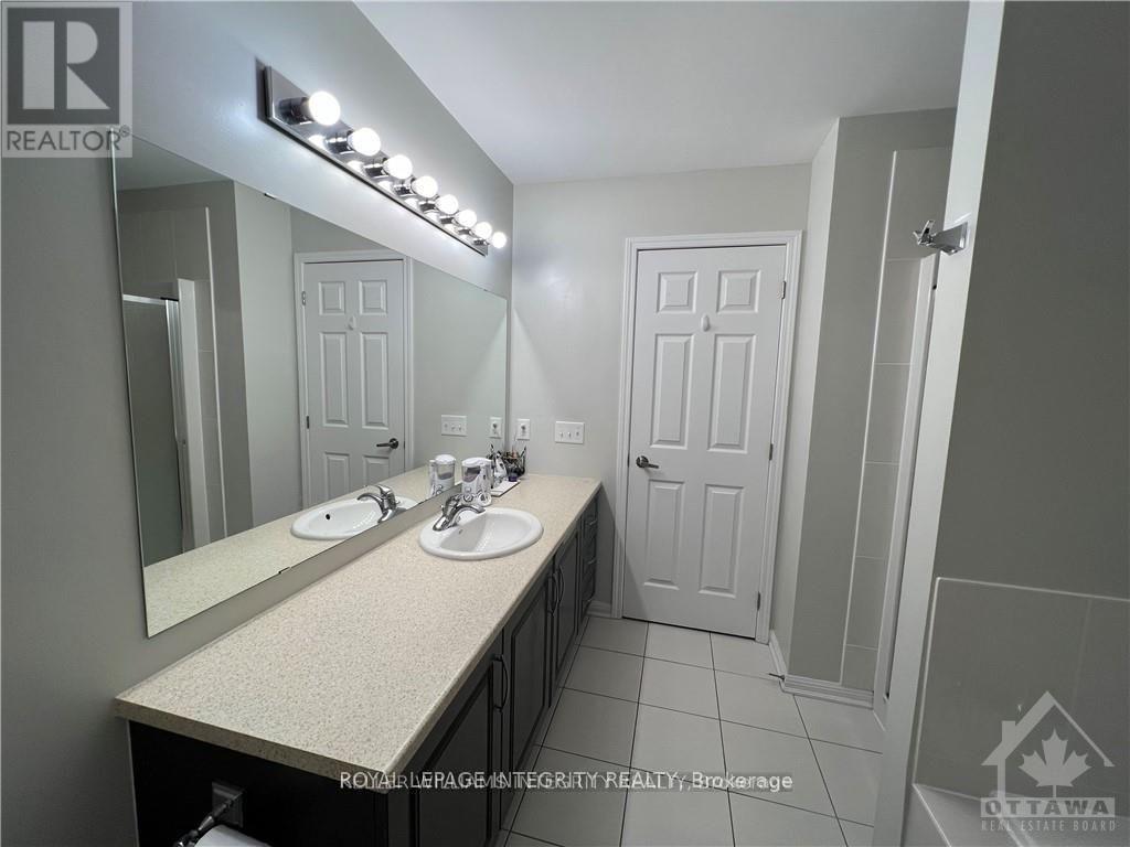 4 Bed, 3 Bath House for Rent in Ottawa – 140 BATTERSEA CRESCENT, Ottawa – MLS# X13679556 - Image 20