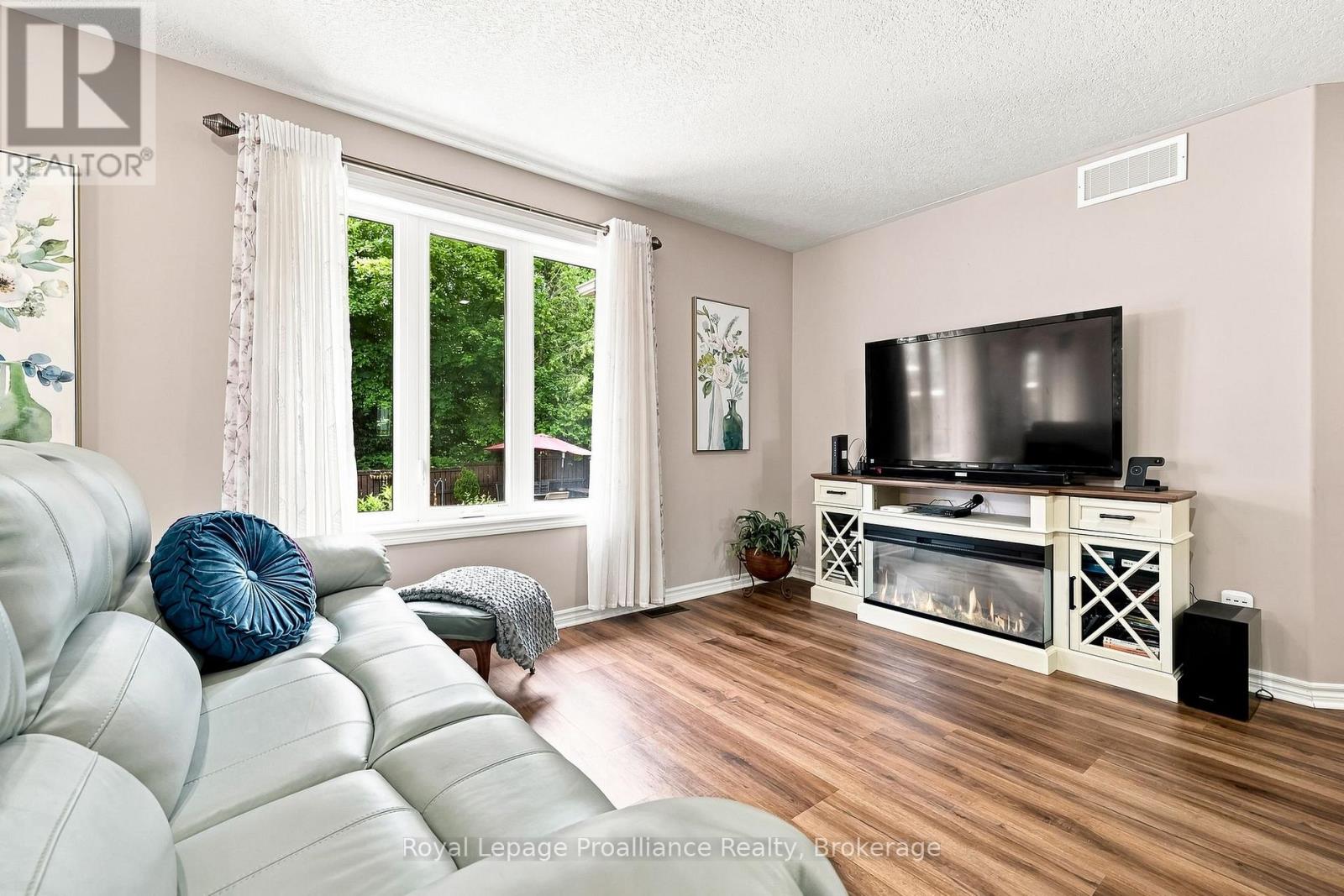 39 LAKEWOOD CRESCENT - Image 19