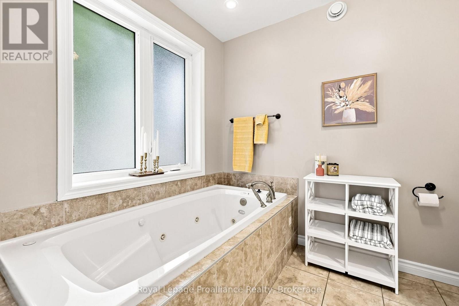 39 LAKEWOOD CRESCENT - Image 26