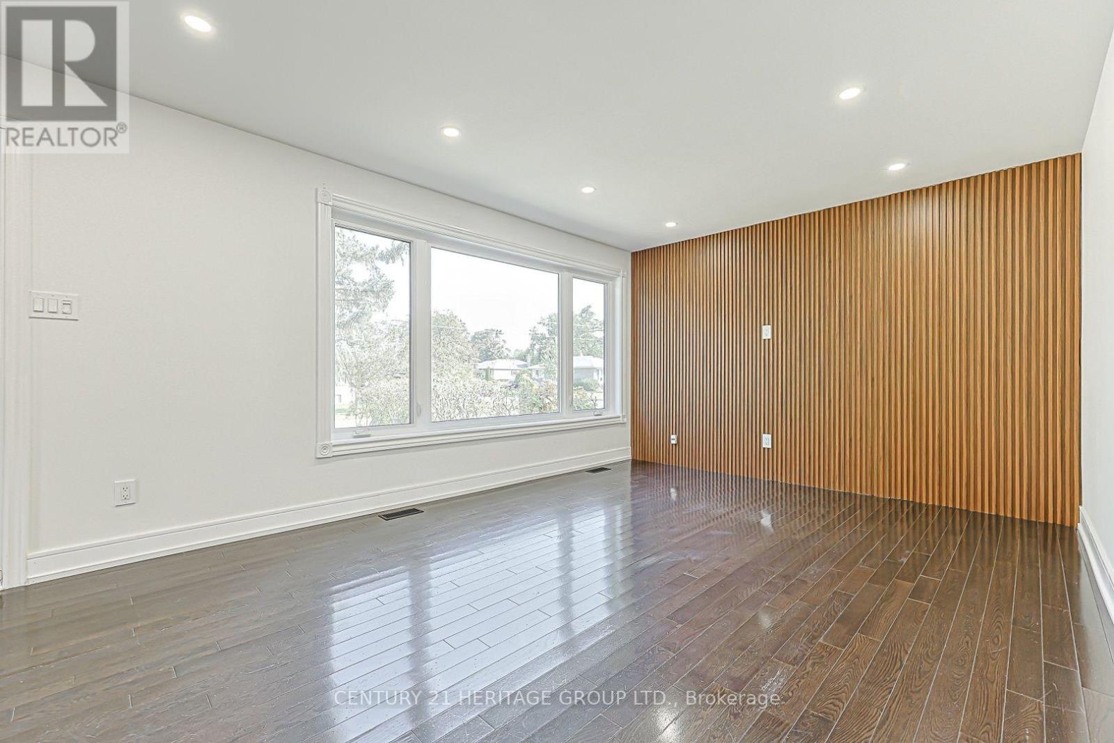 314 WENLOCK AVENUE - 4