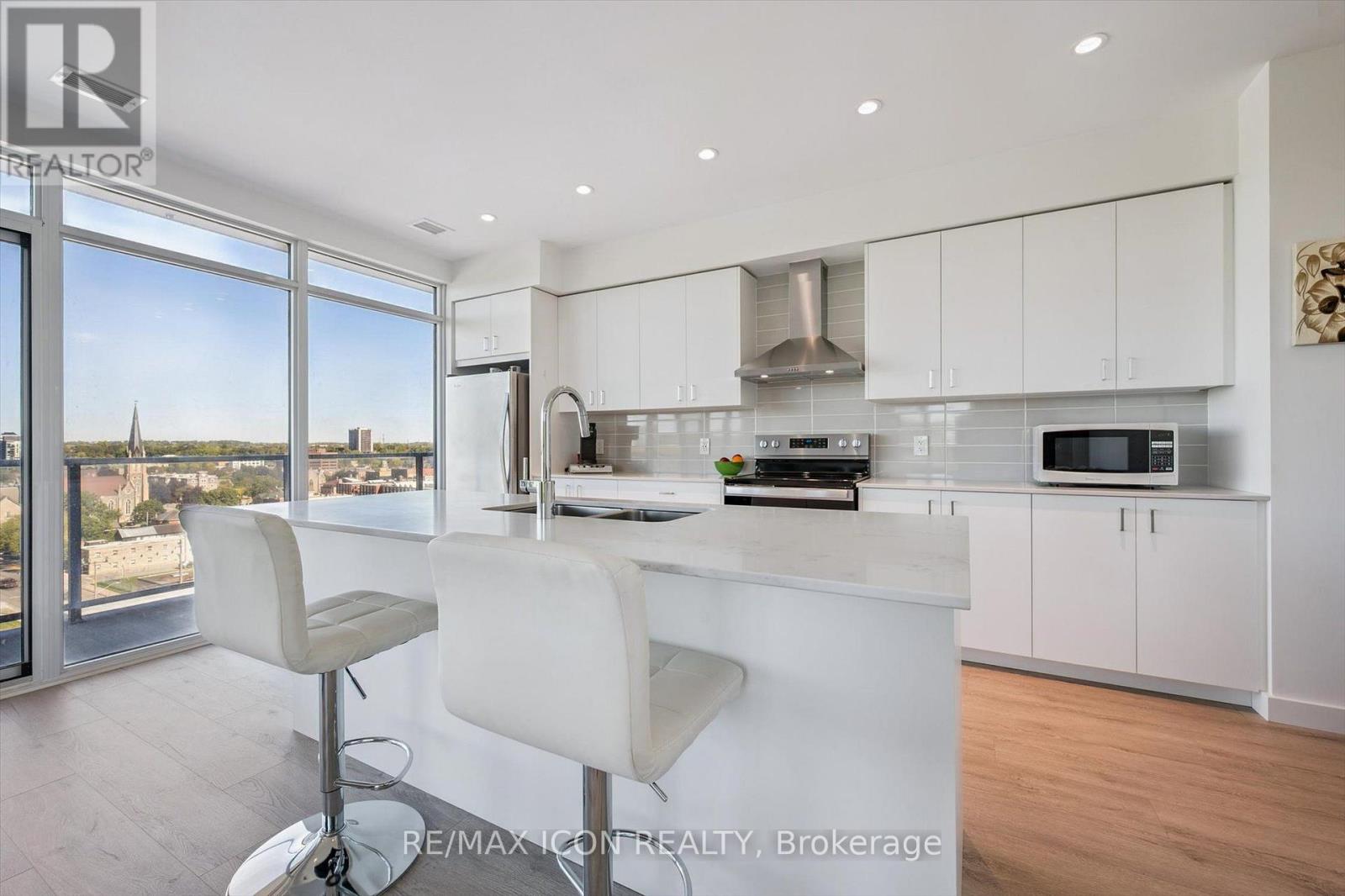 #902 15 GLEBE STREET - Image 7