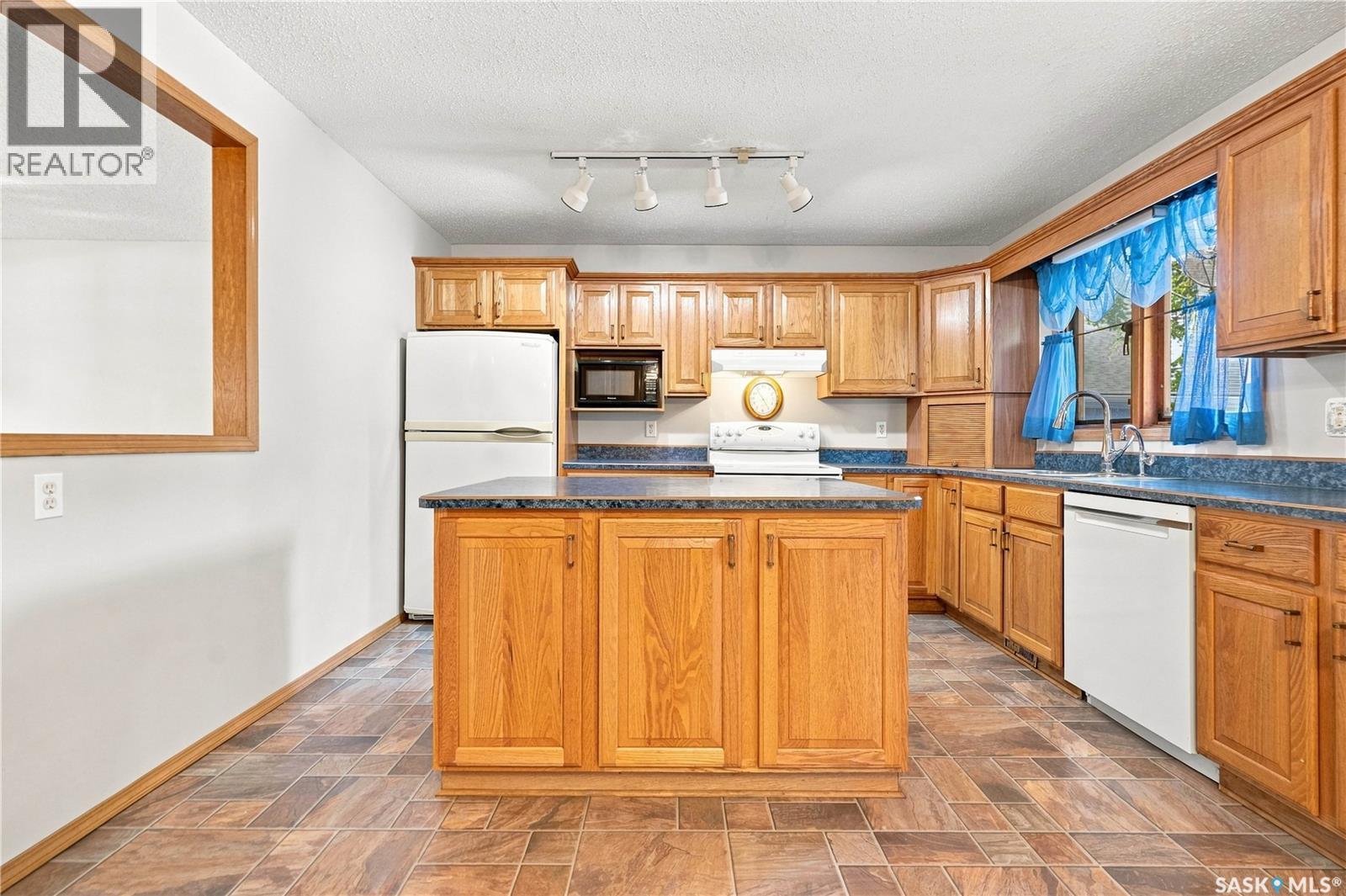 843 N McIntosh STREET - 11