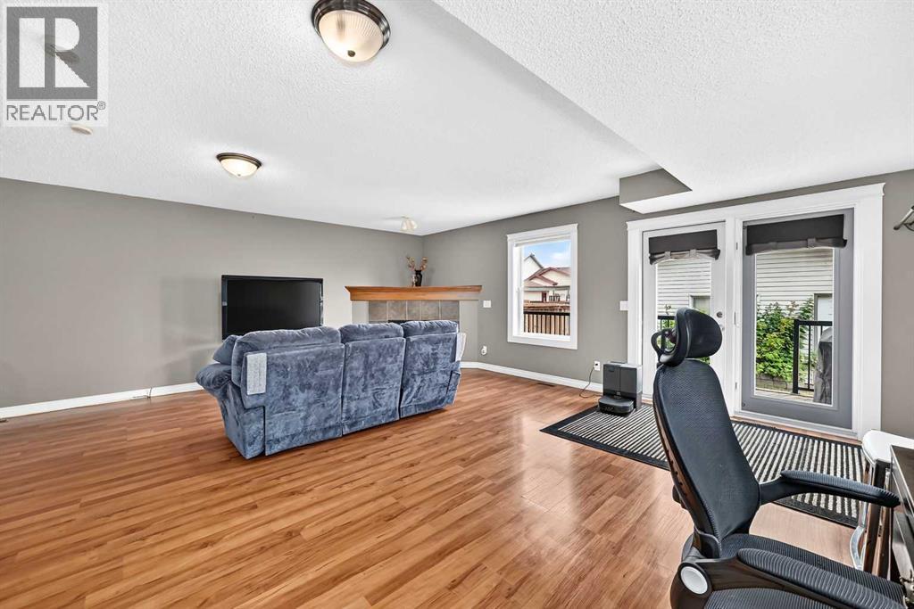 27 Erin Meadow Crescent SE - 25