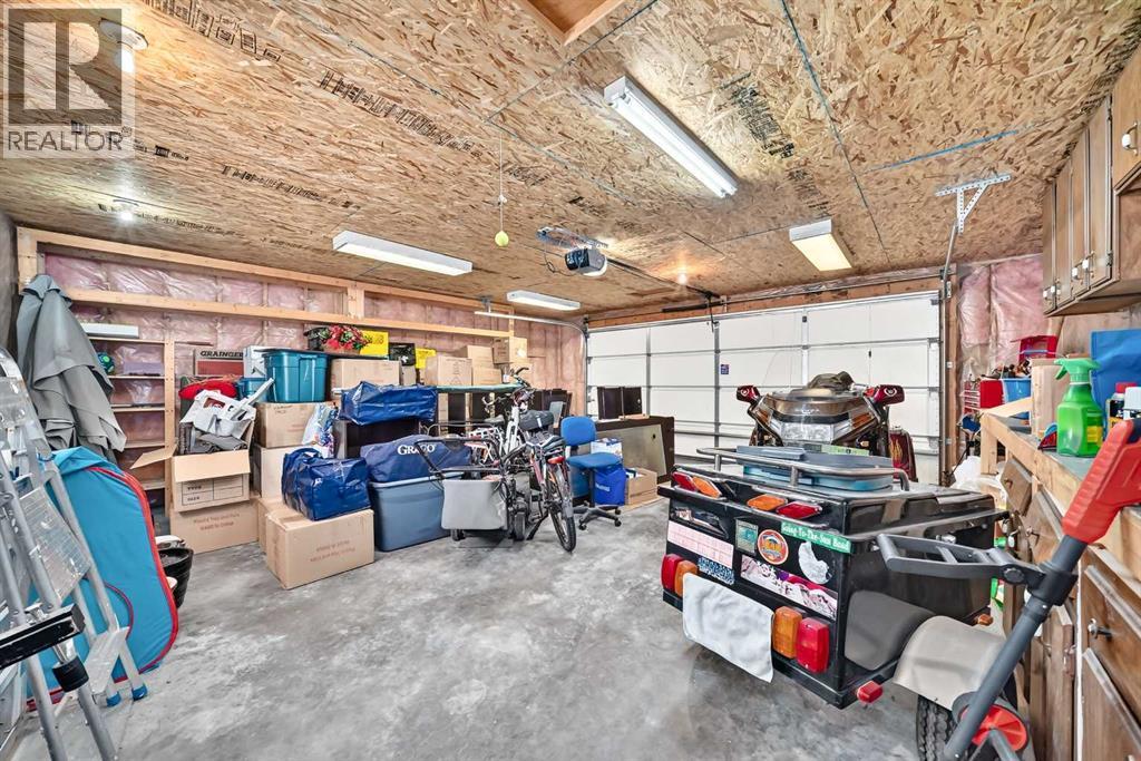 27 Erin Meadow Crescent SE - 32