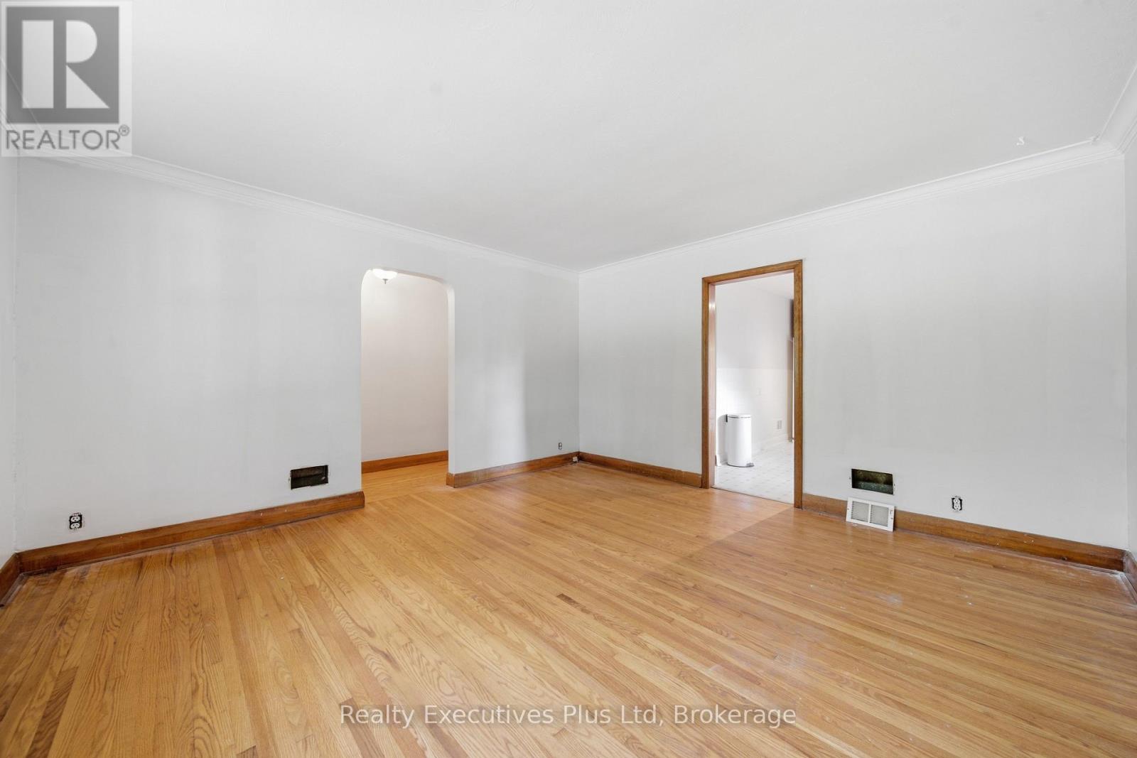 361 METCALFE STREET - 6