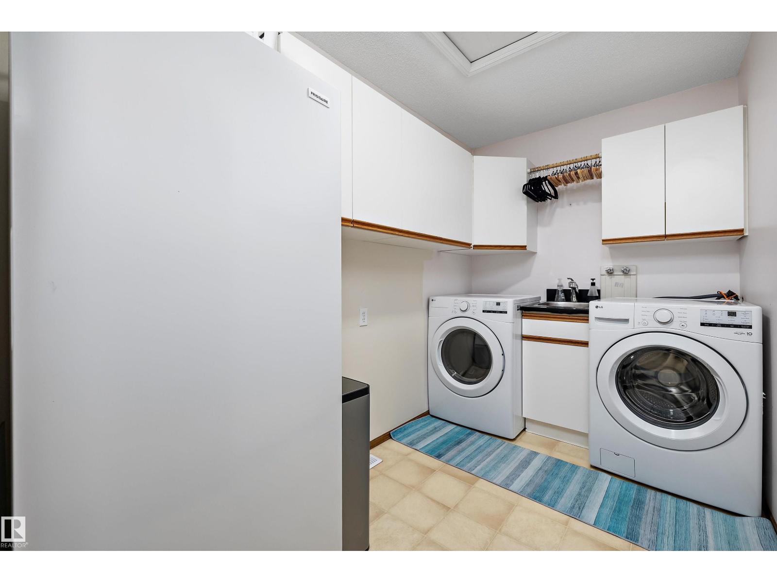 4717 25 AV NW - 38