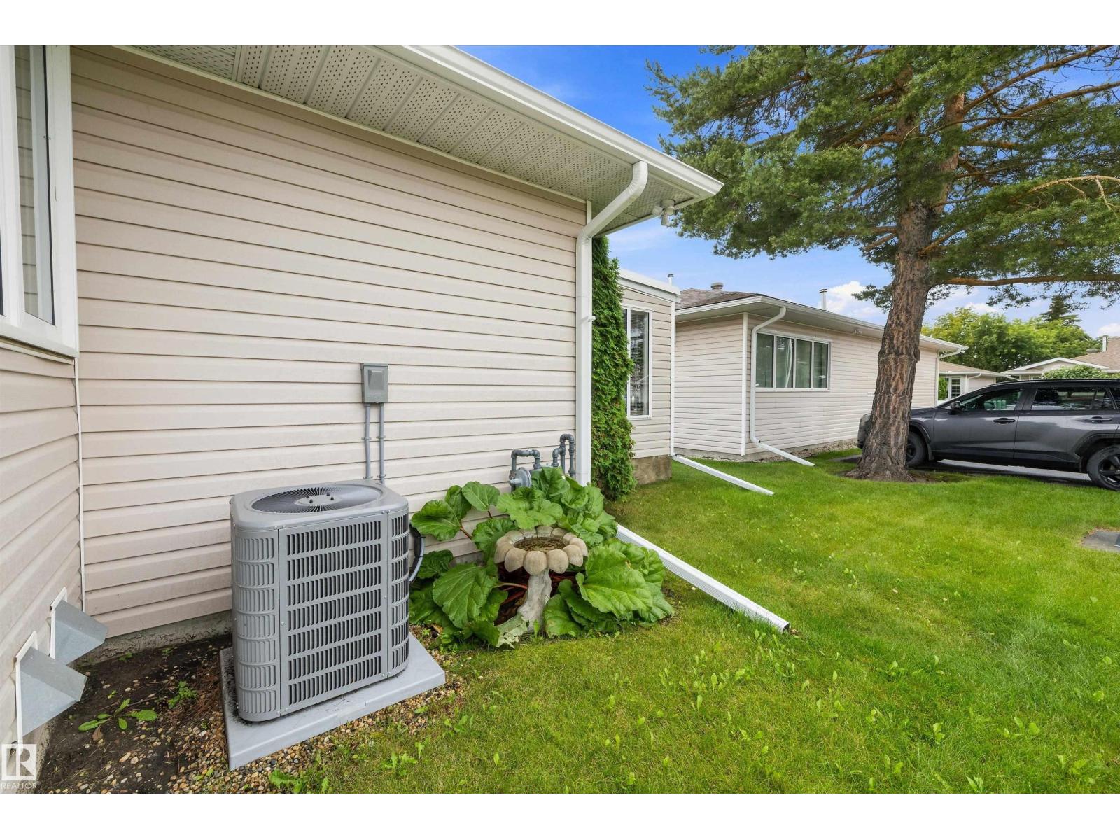 4717 25 AV NW - 60