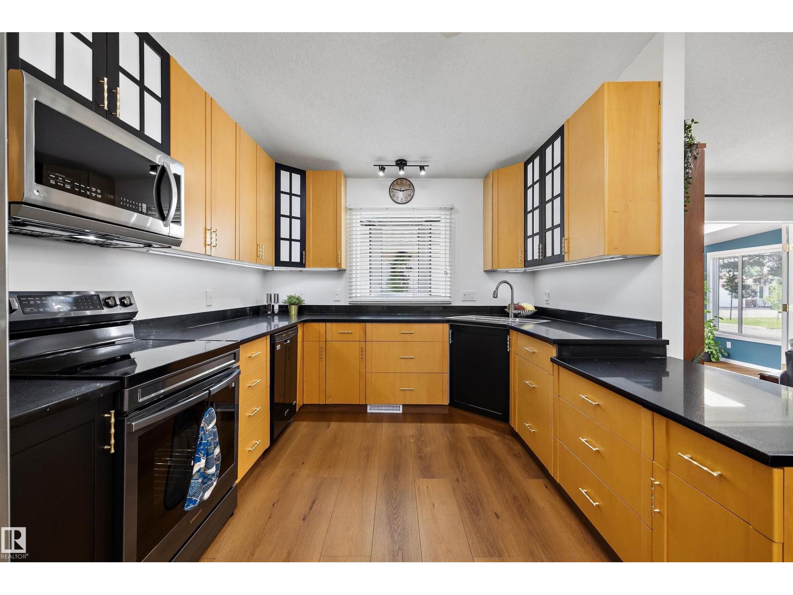 4717 25 AV NW - Image 22