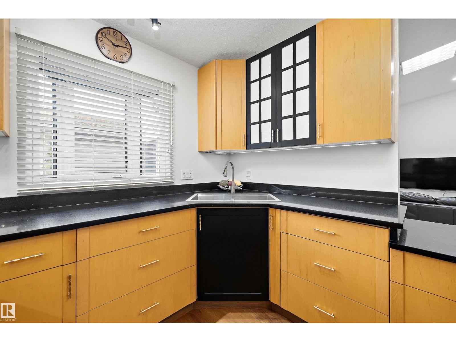 4717 25 AV NW - Image 24