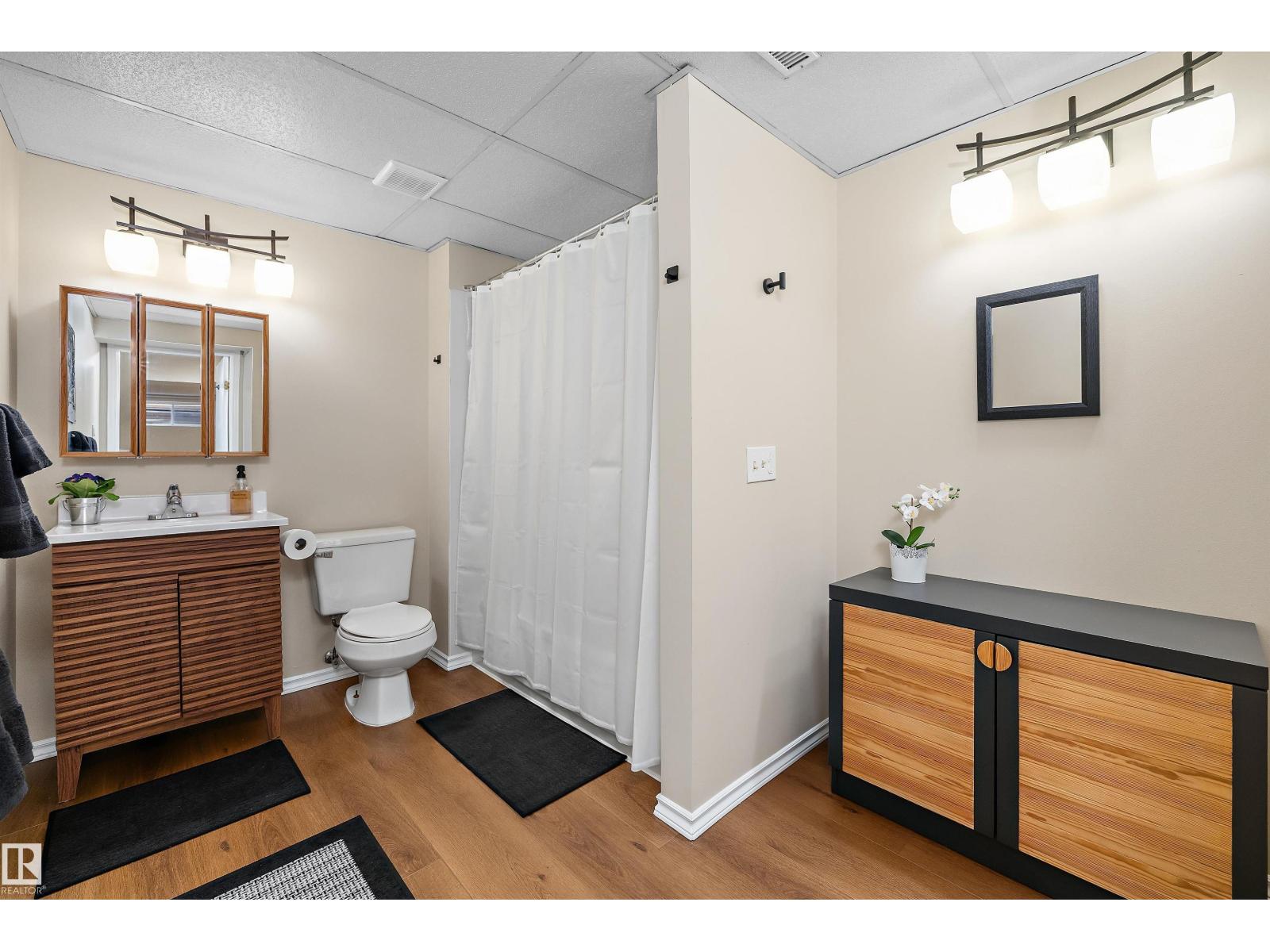 4717 25 AV NW - 52