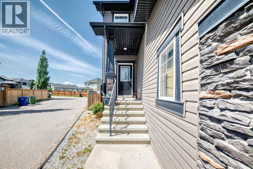325 Evanspark Gardens NW - 3