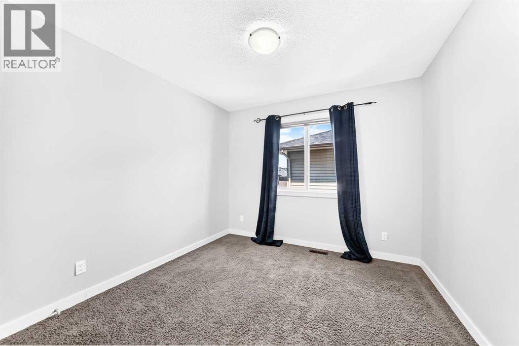 325 Evanspark Gardens NW - 26