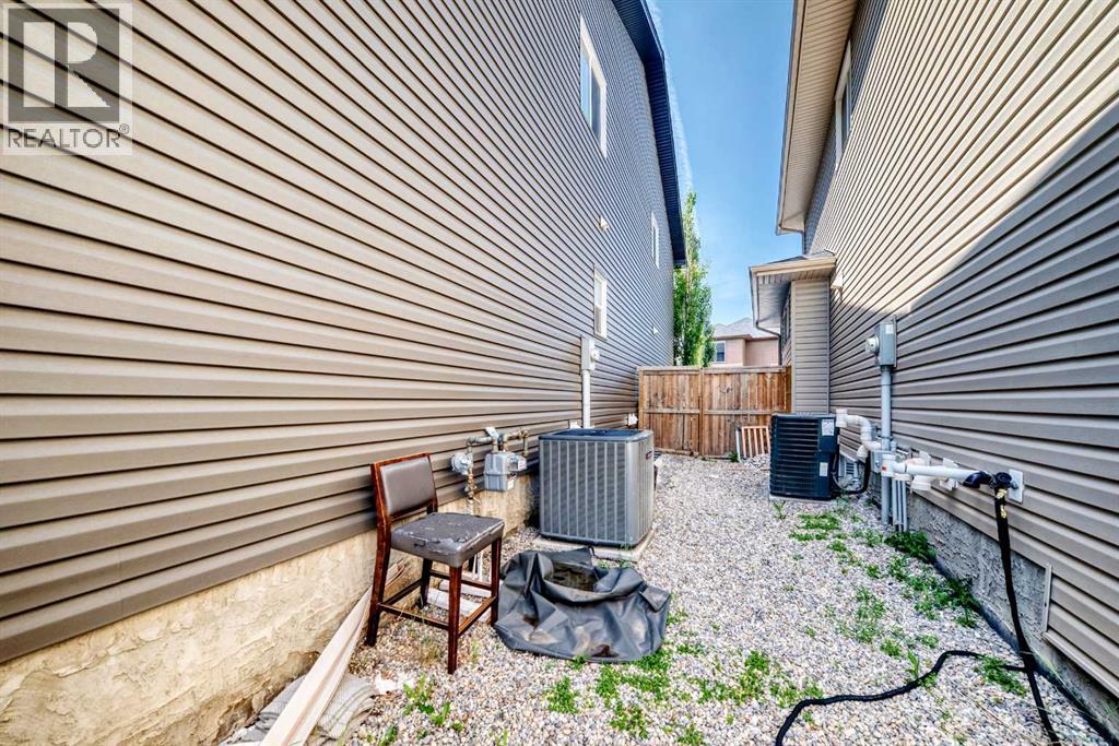 325 Evanspark Gardens NW - 47