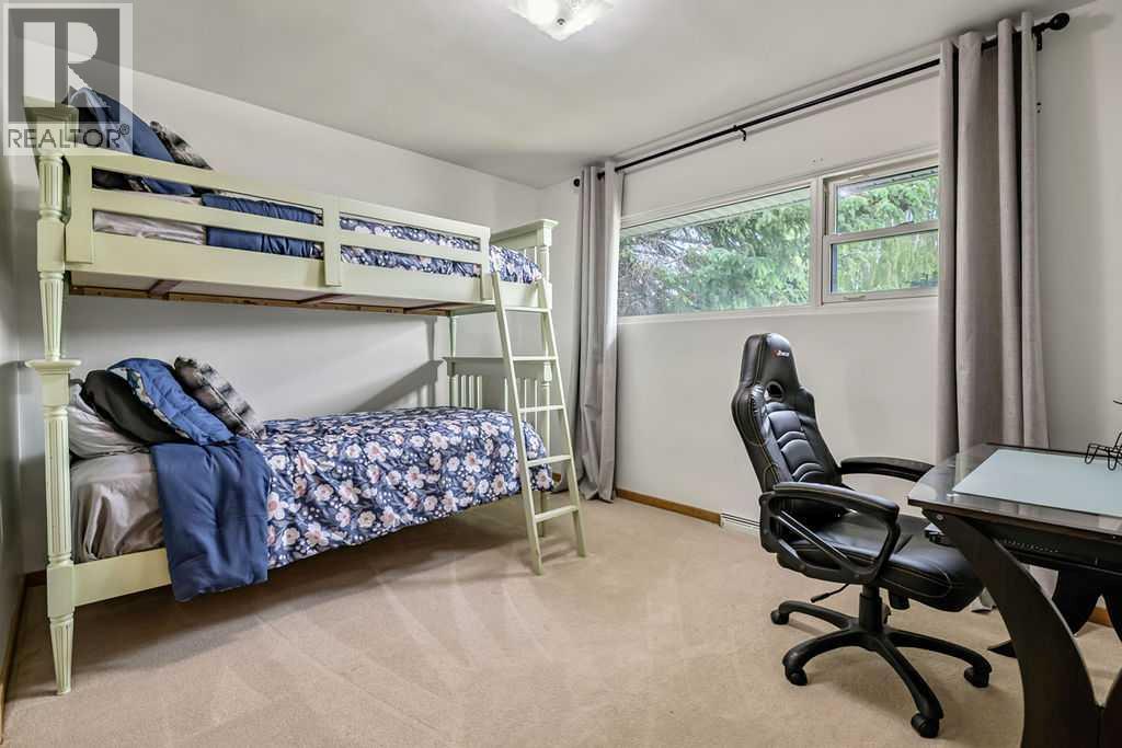 3807 25 Avenue SW - 20