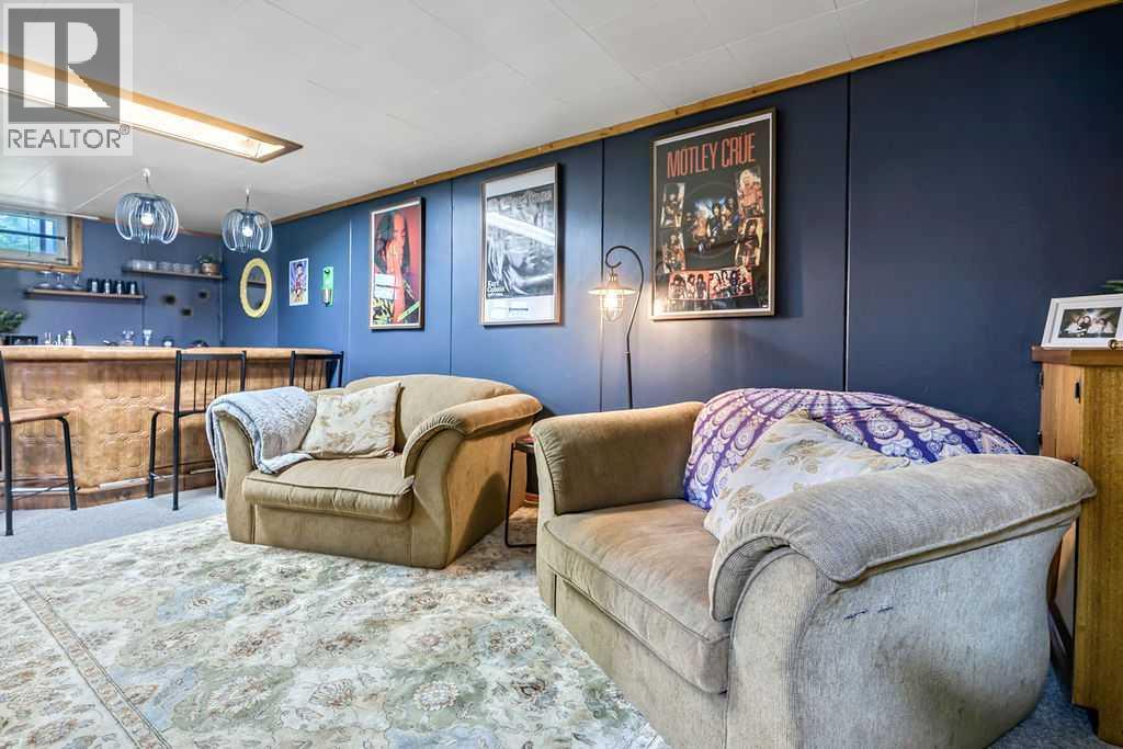 3807 25 Avenue SW - 27