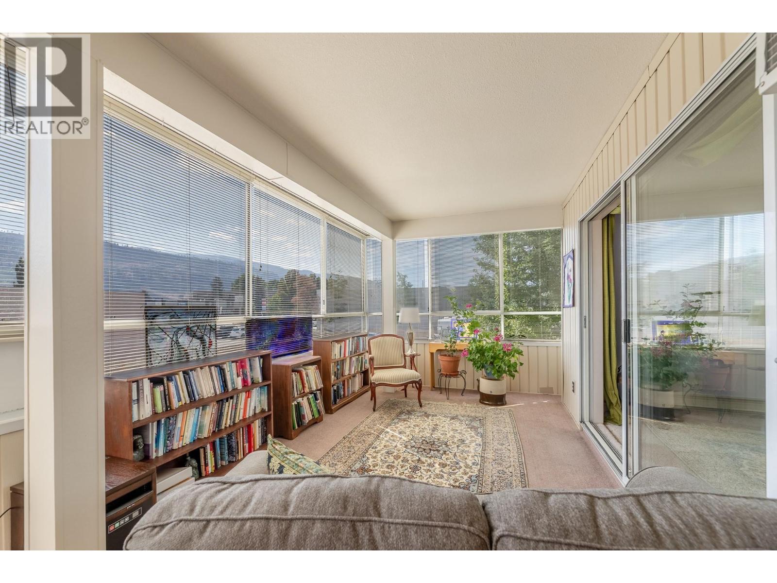 #210 272 GREEN Avenue W - Image 21