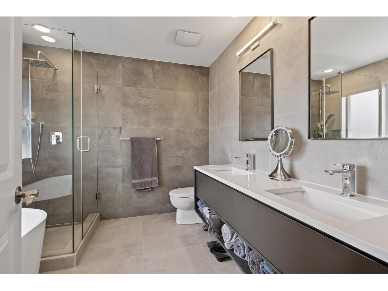 4 Bed, 4 Bath House for Sale in Surrey – 19160 69 AVENUE, Surrey – MLS# R3156112 - Image 31