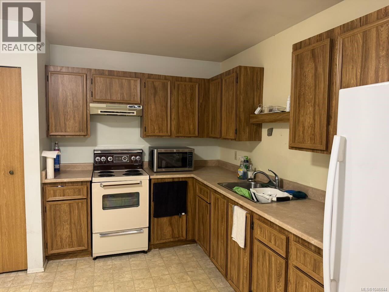 #407 4728 Uplands Dr - Image 4