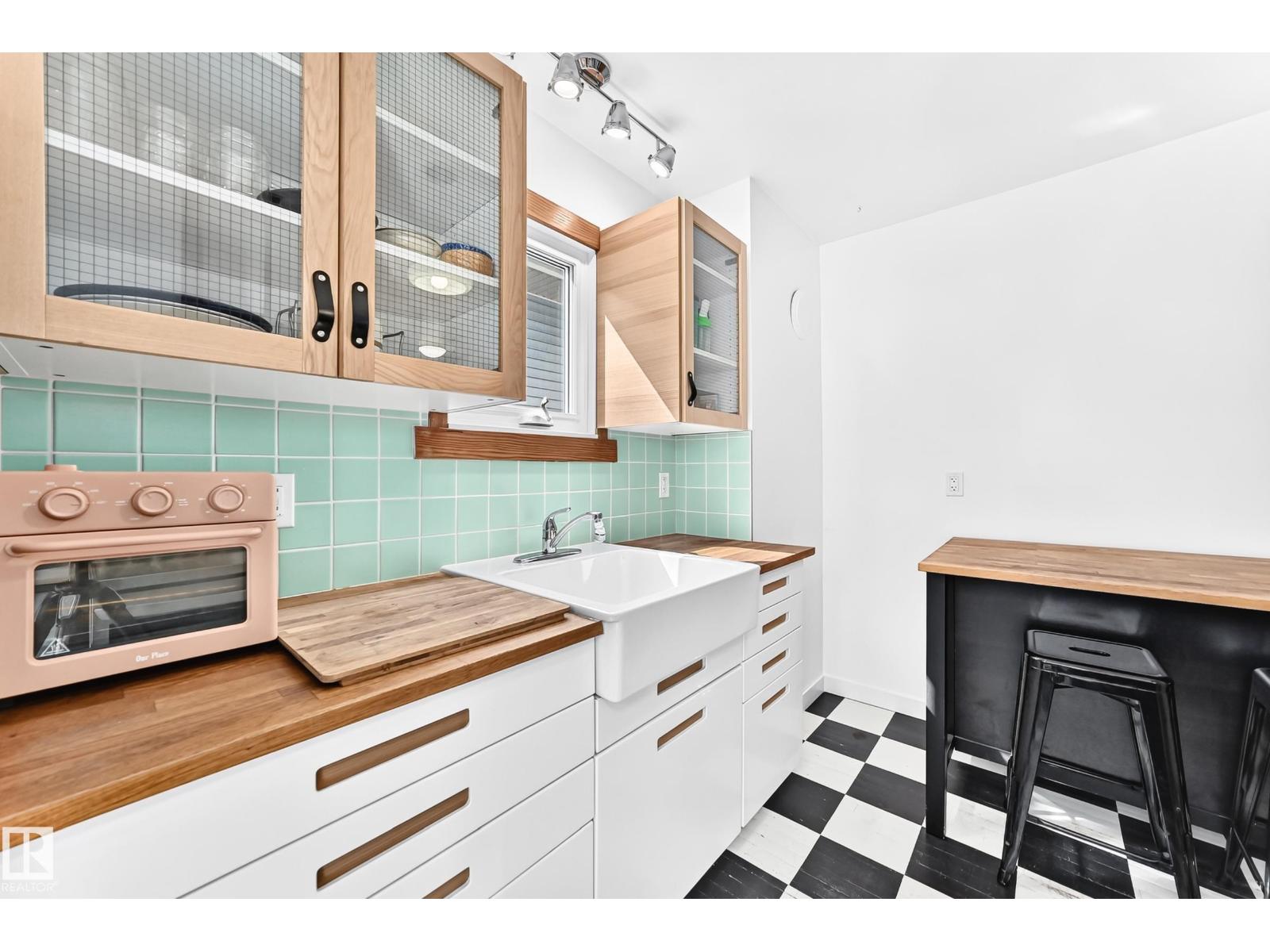 11637 87 ST NW - Image 10