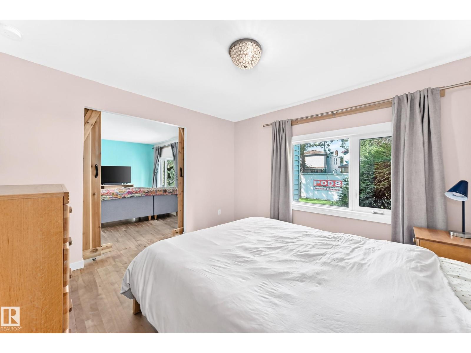 11637 87 ST NW - 15