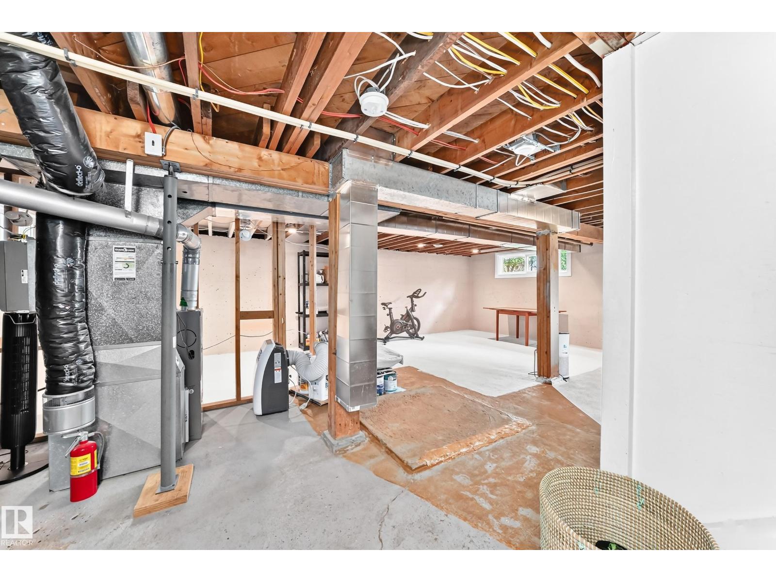 11637 87 ST NW - Image 28