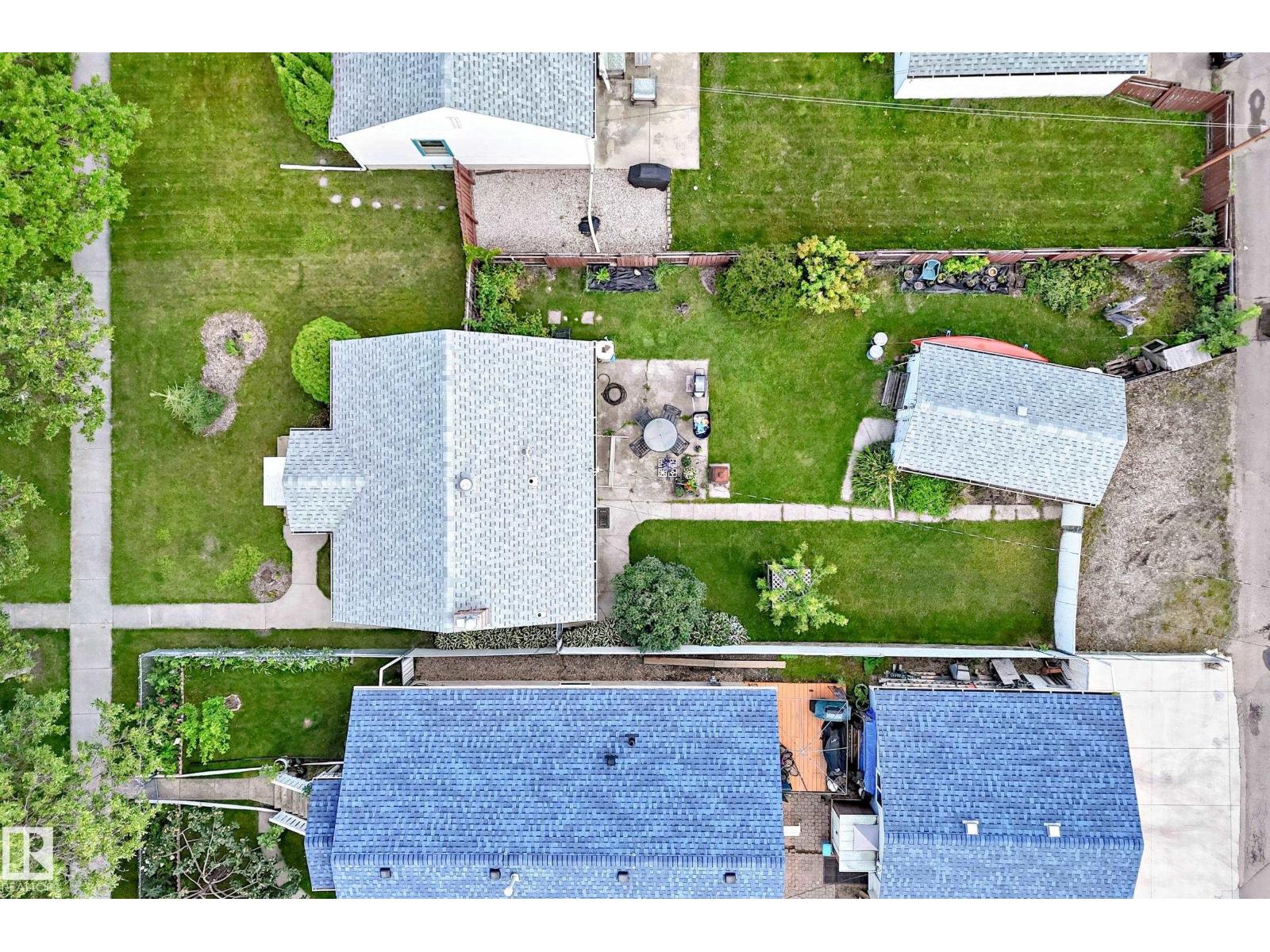 11637 87 ST NW - 41