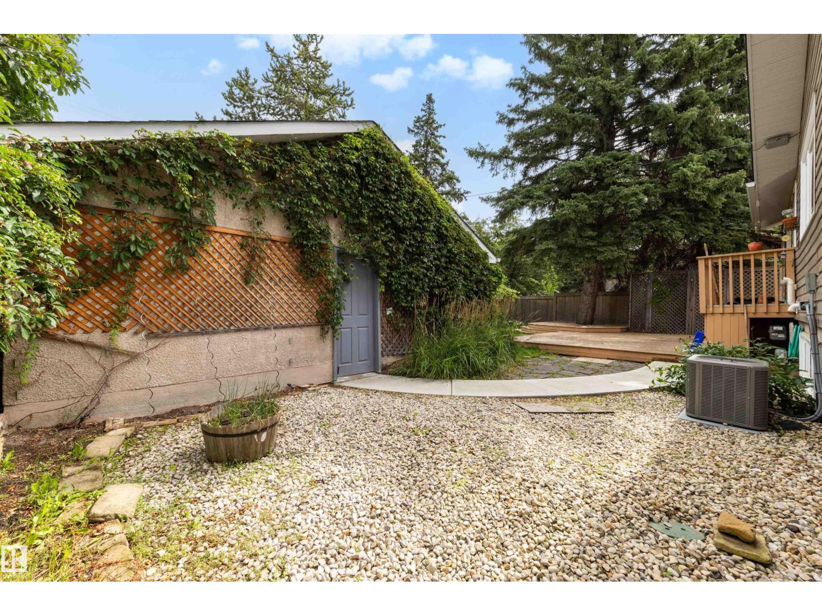 4139 122 ST NW - 40