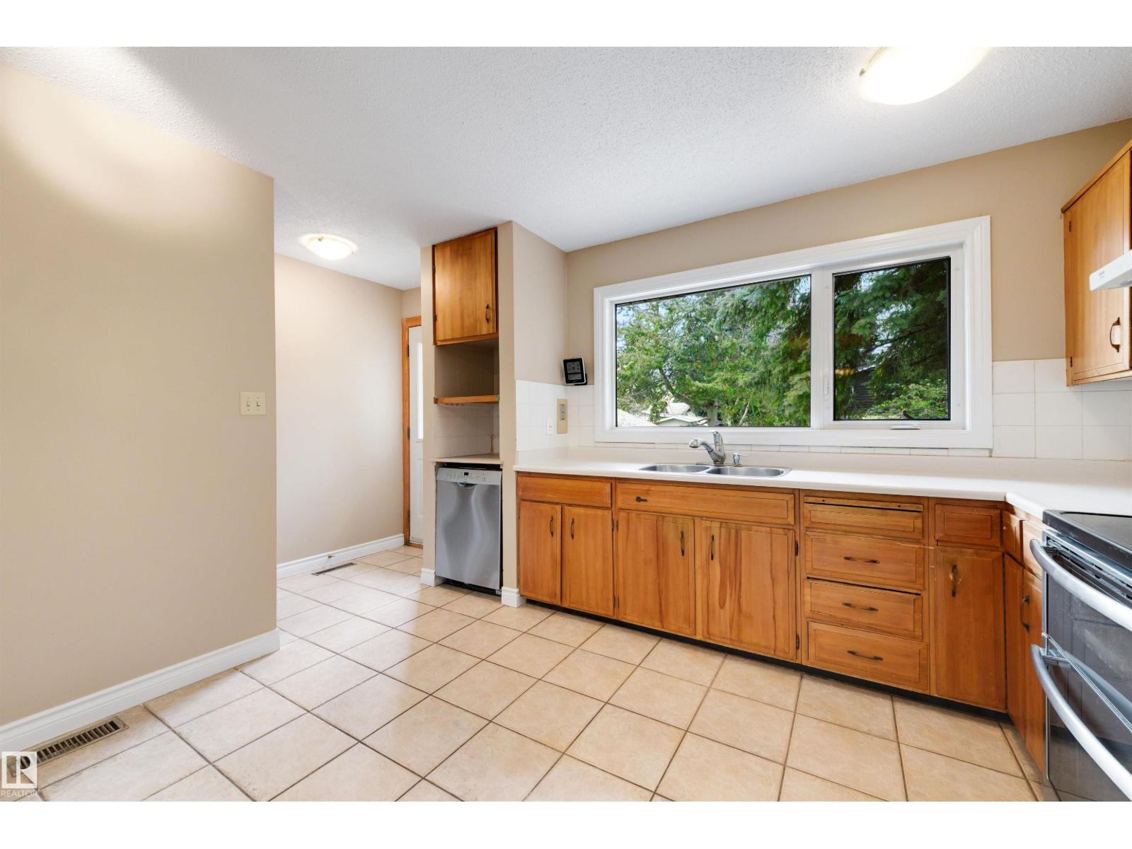 4139 122 ST NW - 8